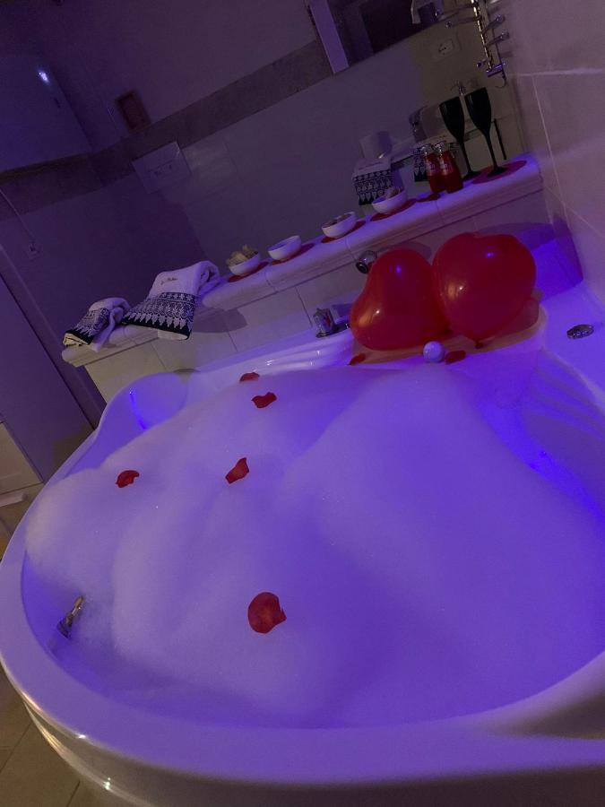 V&M Suite Con Jacuzzi 奥斯图尼 外观 照片