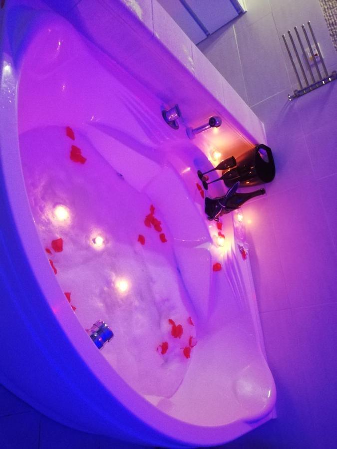 V&M Suite Con Jacuzzi 奥斯图尼 外观 照片