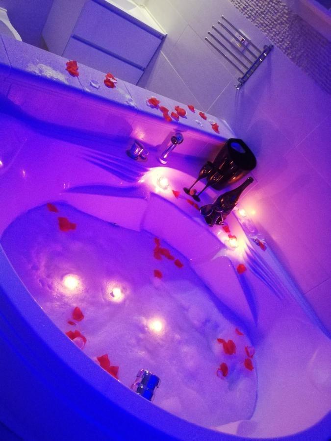 V&M Suite Con Jacuzzi 奥斯图尼 外观 照片