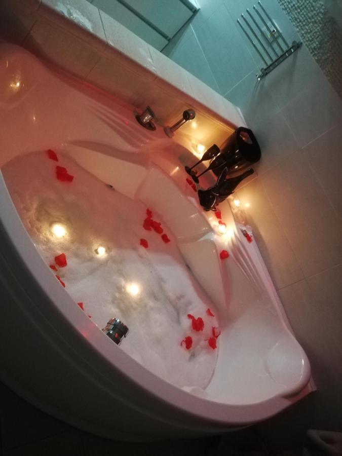 V&M Suite Con Jacuzzi 奥斯图尼 外观 照片