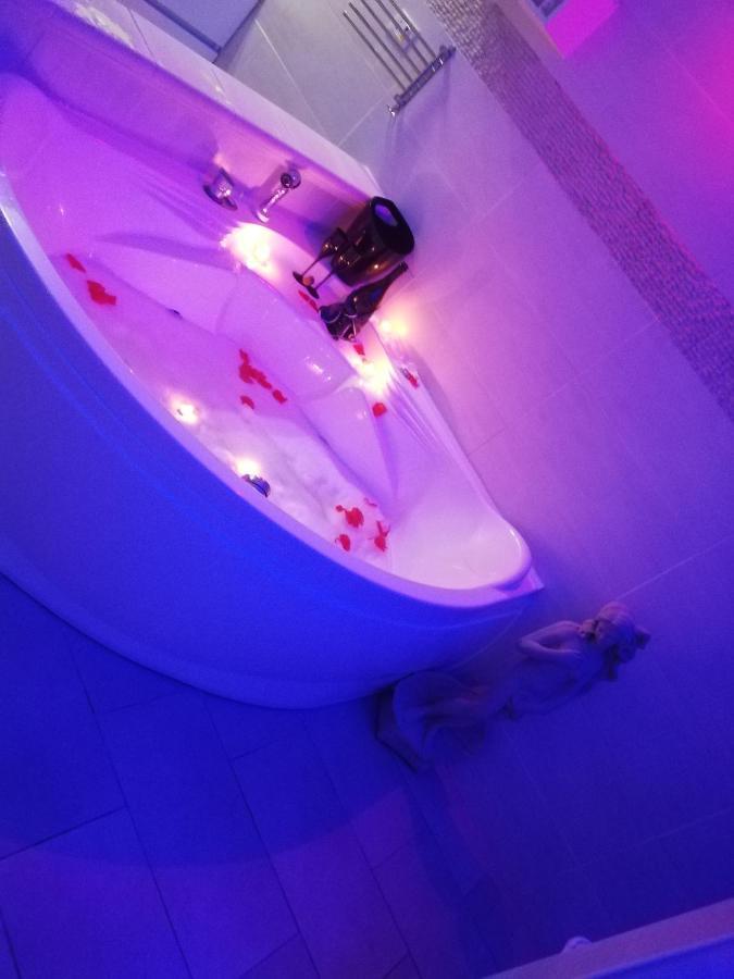V&M Suite Con Jacuzzi 奥斯图尼 外观 照片