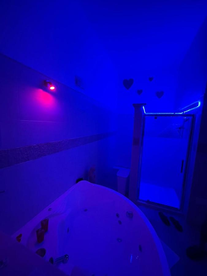V&M Suite Con Jacuzzi 奥斯图尼 外观 照片