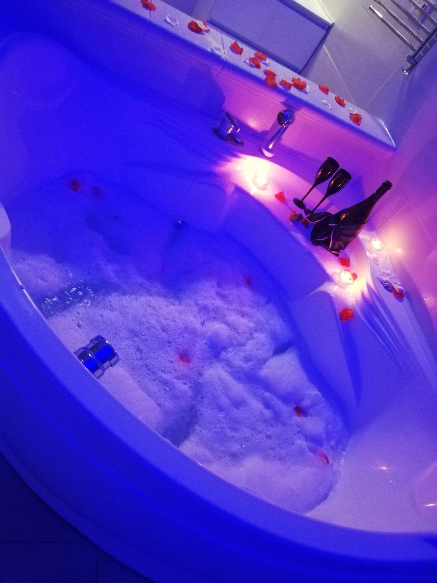V&M Suite Con Jacuzzi 奥斯图尼 外观 照片